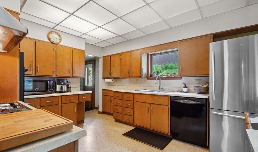 216 Prospect St, Berlin, NH 03570 - 3 Beds, 1 Bath