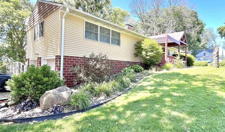 1315 Birch St, Atlantic, IA 50022 - 4 Beds, 2 Bath