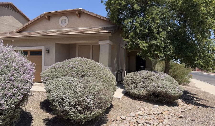 178 W PACIFIC Dr, Casa Grande, AZ 85122 - 3 Beds, 2 Bath