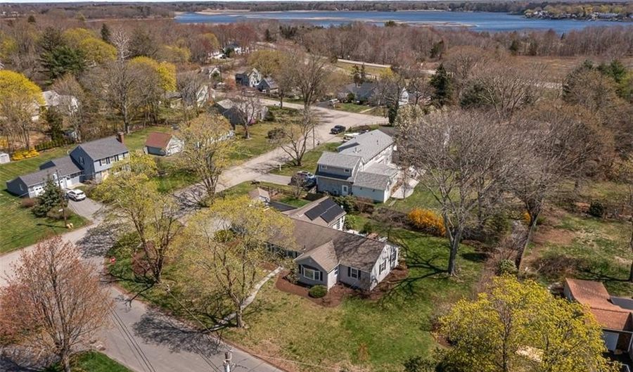 25 Belton Dr, Barrington, RI 02806 - 3 Beds, 3 Bath