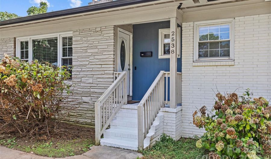 2538 Arnold Dr E, Charlotte, NC 28205 - 3 Beds, 2 Bath