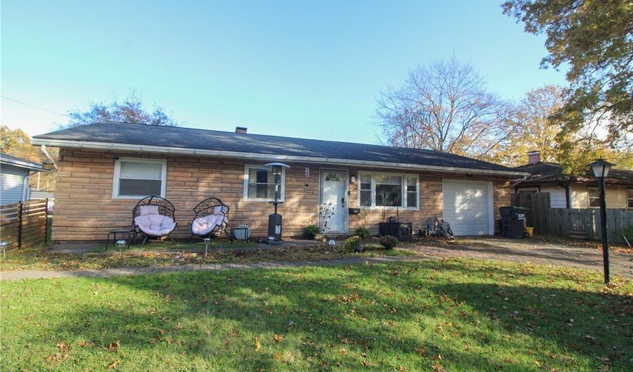 325 N Yorkshire, Austintown, OH 44515 - 3 Beds, 1 Bath