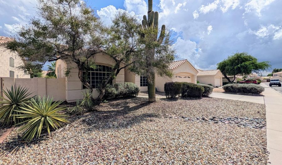 3331 N COPENHAGEN Dr, Avondale, AZ 85392 - 3 Beds, 2 Bath
