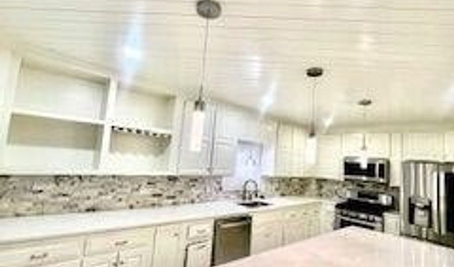 5099 VIXEN Ct, Acworth, GA 30101 - 5 Beds, 4 Bath