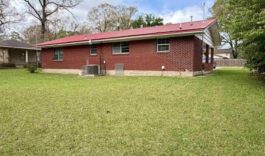 307 PARVIN Dr, Bastrop, LA 71220 - 2 Beds, 1 Bath