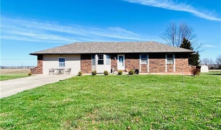 702 NW 8TH St, Concordia, MO 64020 - 3 Beds, 2 Bath