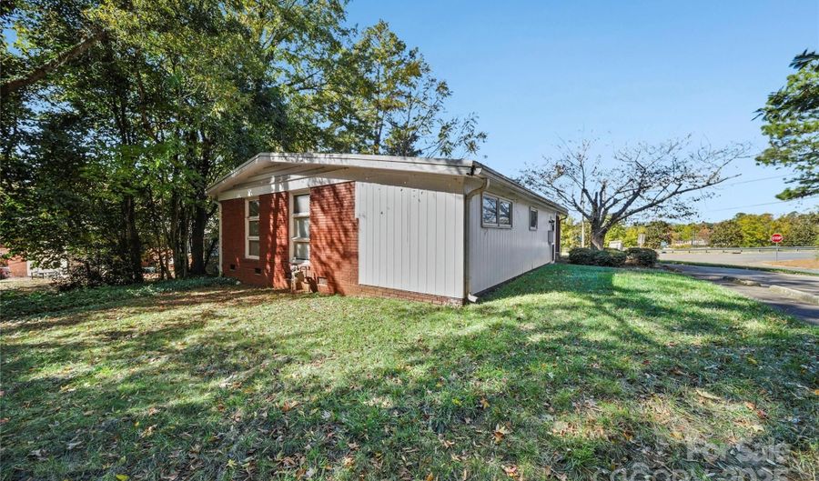 738 Pierson Dr, Charlotte, NC 28205 - 0 Beds, 2 Bath