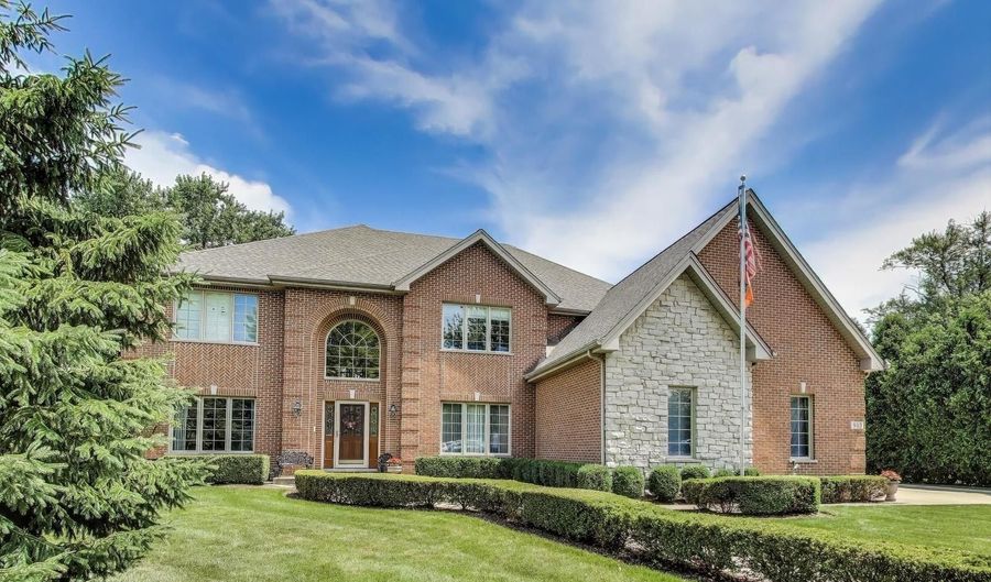 913 S DRYDEN Pl, Arlington Heights, IL 60005 - 5 Beds, 5 Bath