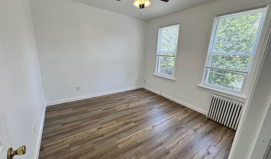 52 E 37TH St 5, Bayonne, NJ 07002 - 1 Beds, 1 Bath