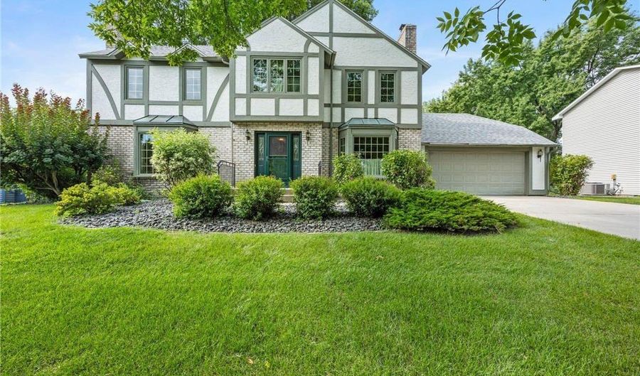 1724 Chatham Ave, Arden Hills, MN 55112 - 4 Beds, 3 Bath