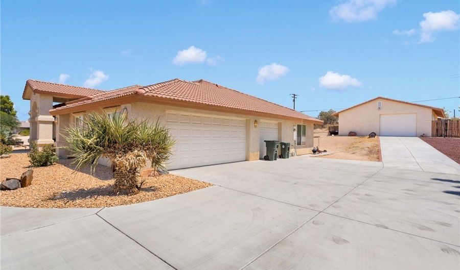 15515 Chole Rd, Apple Valley, CA 92307 - 3 Beds, 3 Bath