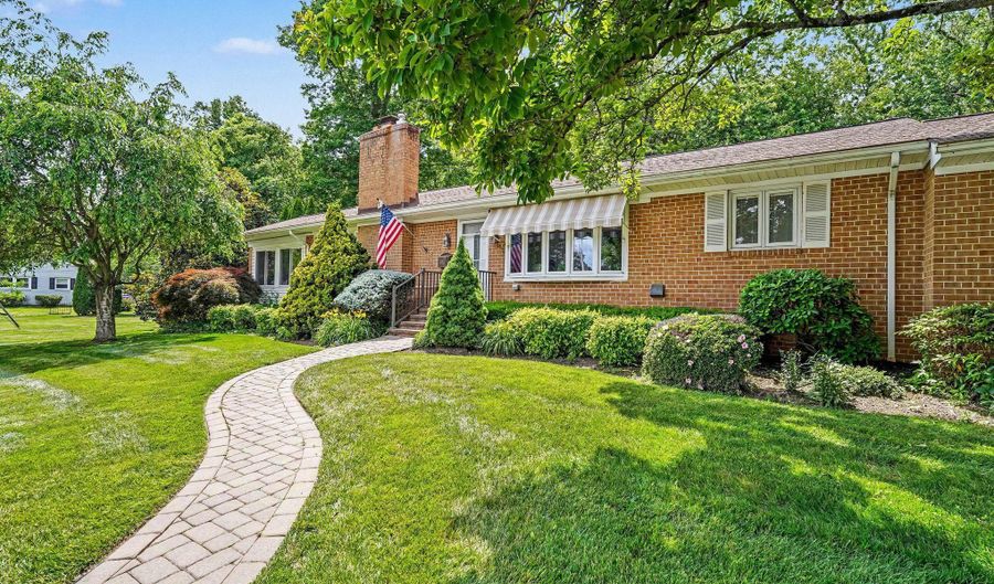 102 GRACEFORD Dr, Aberdeen, MD 21001 - 4 Beds, 2 Bath