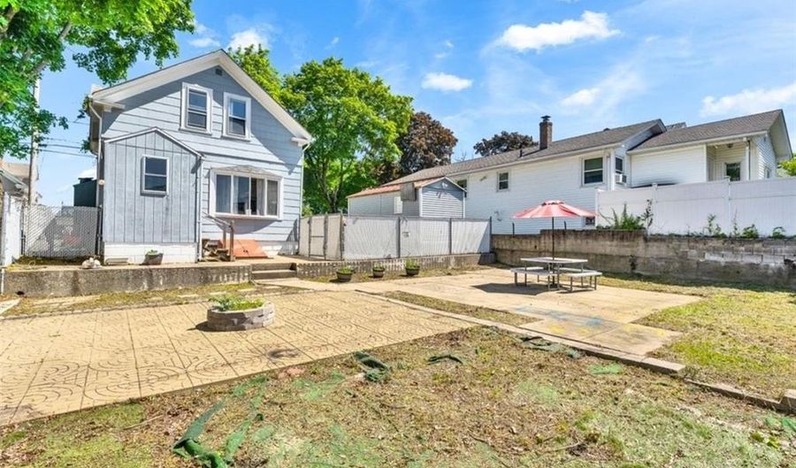 203 Farmington Ave, Cranston, RI 02920 - 3 Beds, 1 Bath