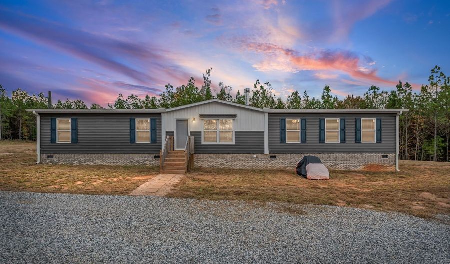 261 Fox Rd, Abbeville, SC 29620 - 5 Beds, 3 Bath