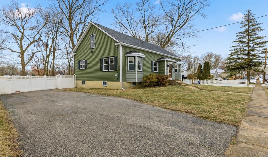 232 EDGEWOOD Ave, Audubon, NJ 08106 - 4 Beds, 3 Bath