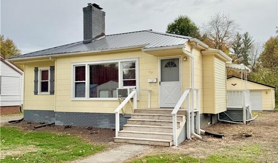 569 Broadway St, Austin, IN 47102 - 2 Beds, 1 Bath