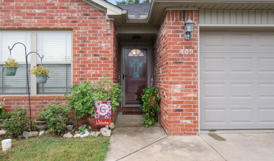 109 Riveria Cv, Benton, AR 72015 - 3 Beds, 2 Bath