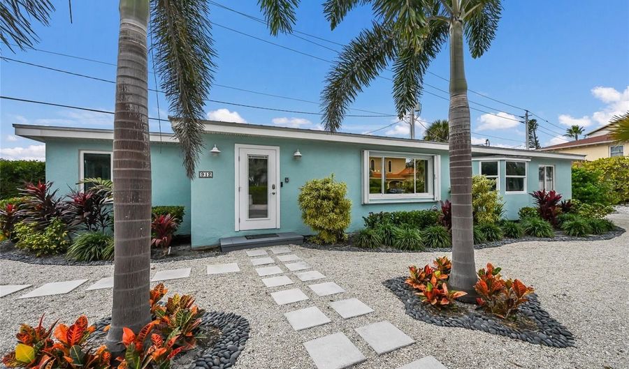 912 N SHORE Dr, Anna Maria, FL 34216 - 2 Beds, 2 Bath