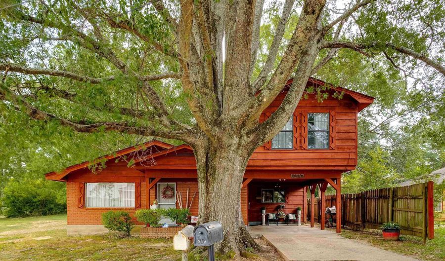 910 LARCHE Ln, Bastrop, LA 71220 - 4 Beds, 3 Bath
