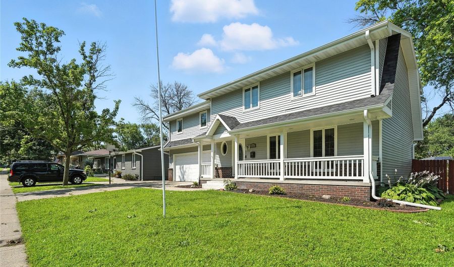 302 NW Sharmin Dr, Ankeny, IA 50023 - 5 Beds, 3 Bath