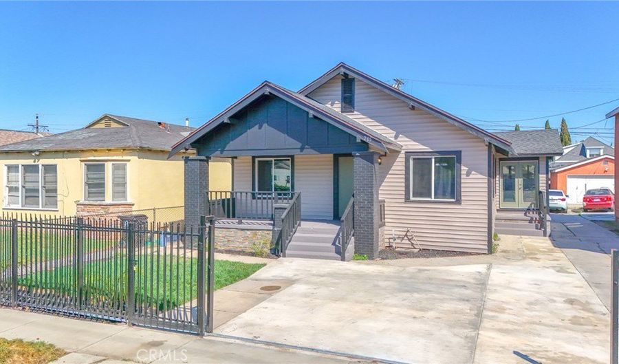 205 W 98th, Los Angeles, CA 90003 - 3 Beds, 2 Bath