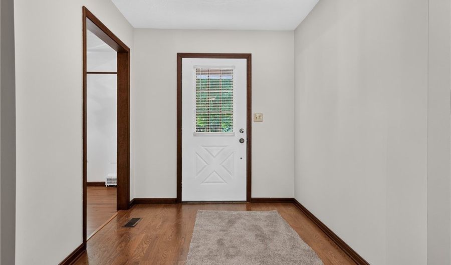 12757 Chamberlain Rd, Aurora, OH 44202 - 4 Beds, 2 Bath