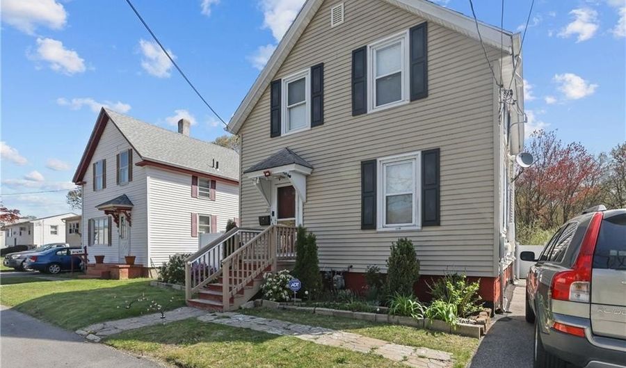 70 Perkins Ave, Cranston, RI 02910 - 2 Beds, 2 Bath