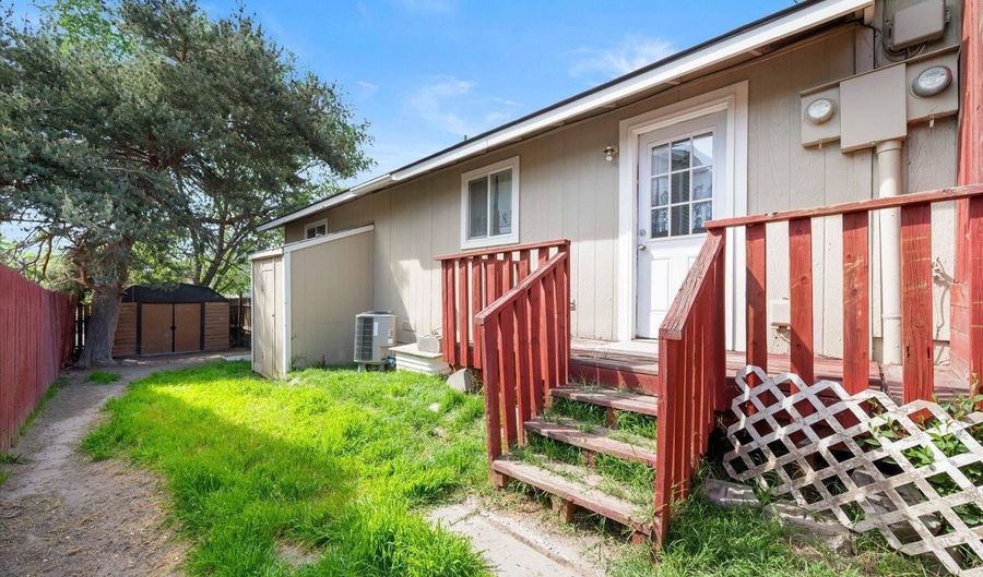 705 8th St, Benton City, WA 99320 - 6 Beds, 4 Bath