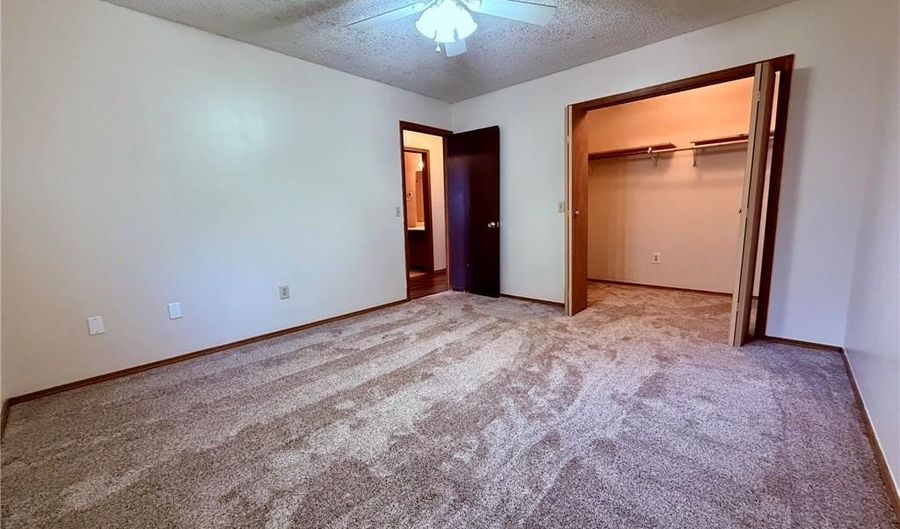 202 NW J St B, Bentonville, AR 72712 - 2 Beds, 1 Bath