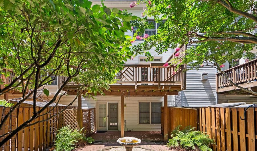 6631 THURLTON Dr, Alexandria, VA 22315 - 3 Beds, 4 Bath