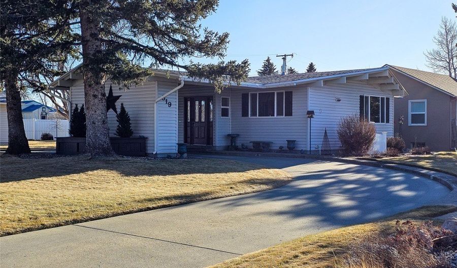 319 E 7th Ave, Big Timber, MT 59011 - 4 Beds, 2 Bath