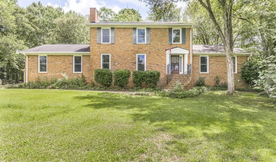 1404 Beaver Oaks Dr, Macon, GA 31220 - 4 Beds, 4 Bath