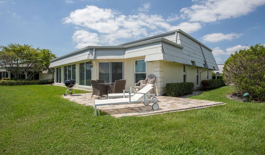 390 French Royale Cir, Atlantis, FL 33462 - 3 Beds, 3 Bath