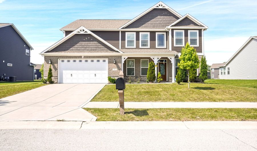 1951 Cobbett Dr, Avon, IN 46123 - 5 Beds, 3 Bath