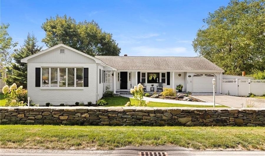 331 Third Beach Rd, Middletown, RI 02842 - 3 Beds, 2 Bath