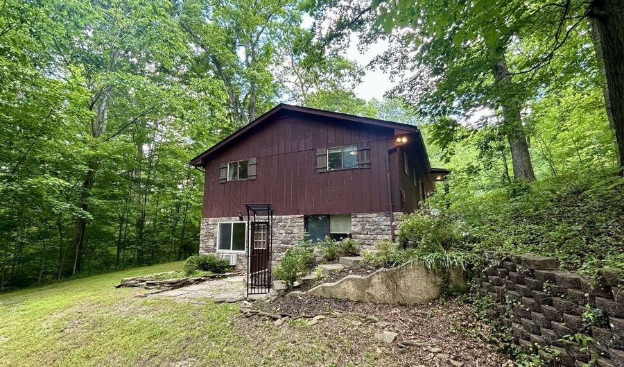 7257 Beechwood Dr, Athens, OH 45701 - 4 Beds, 3 Bath