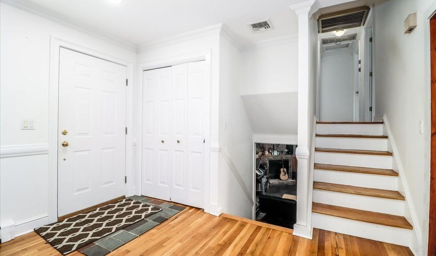 21 Chimney Dr, Bethel, CT 06801 - 3 Beds, 3 Bath