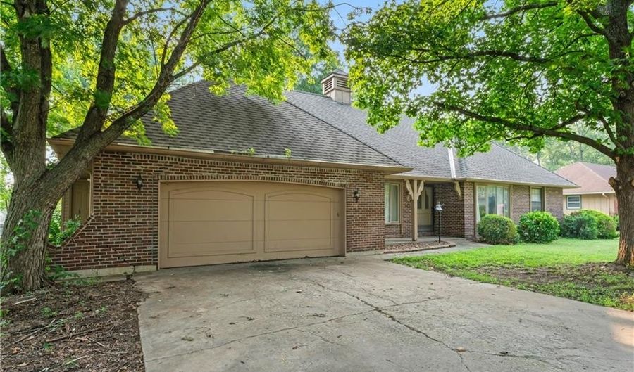 205 N Wilson St, Archie, MO 64725 - 4 Beds, 4 Bath
