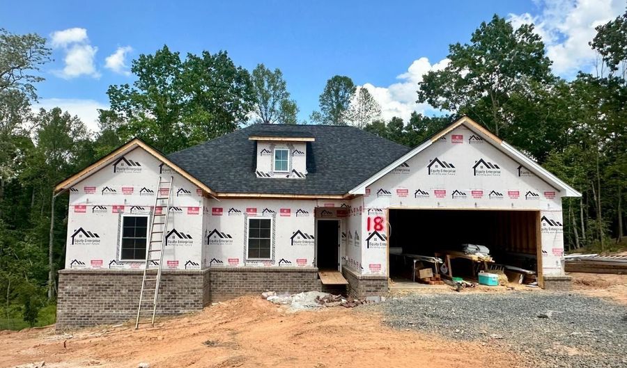452 Somerset Dr, Appomattox, VA 24522 - 4 Beds, 3 Bath