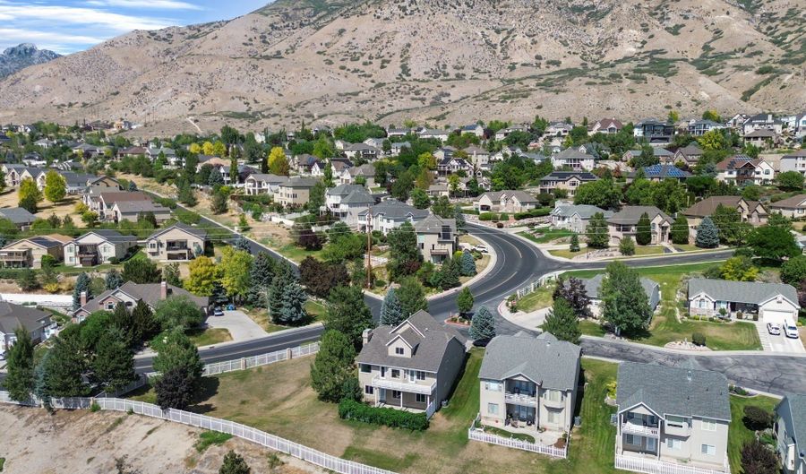 8987 N COTTAGE CANYON Dr, Cedar Hills, UT 84062 - 4 Beds, 4 Bath
