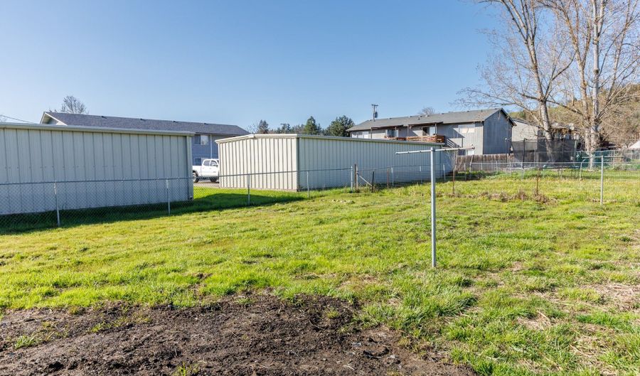 70 NW CIVIL BEND Ave, Winston, OR 97496 - 3 Beds, 1 Bath