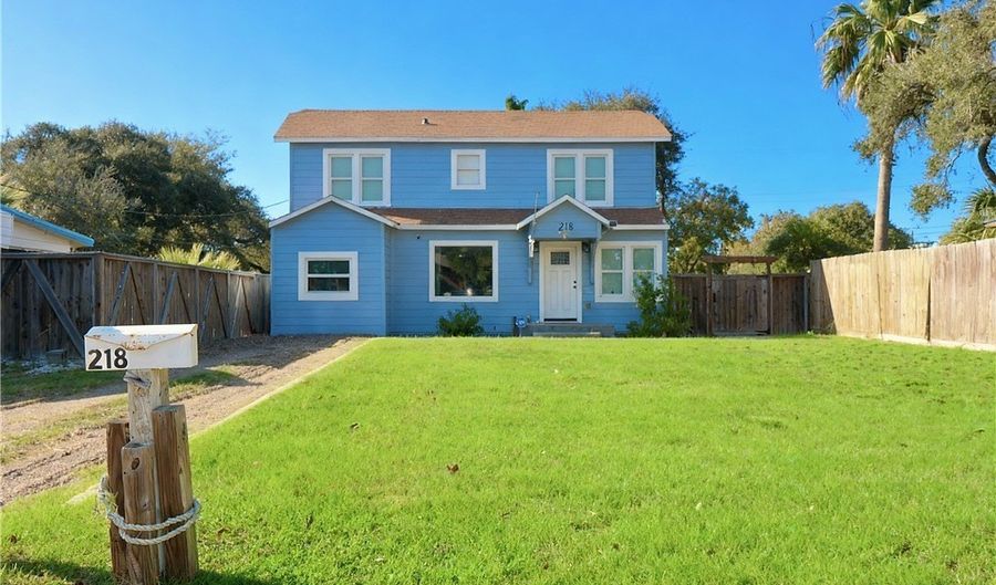 218 S 8th St, Aransas Pass, TX 78336 - 3 Beds, 2 Bath