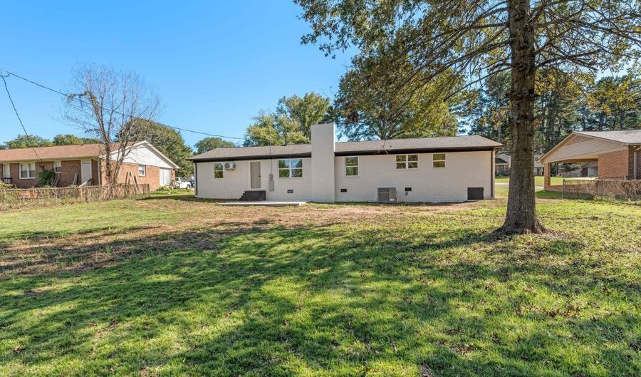 207 Oakmont Dr, Boiling Springs, SC 29316 - 3 Beds, 2 Bath