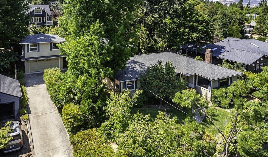 107 Granite St, Ashland, OR 97520 - 4 Beds, 3 Bath