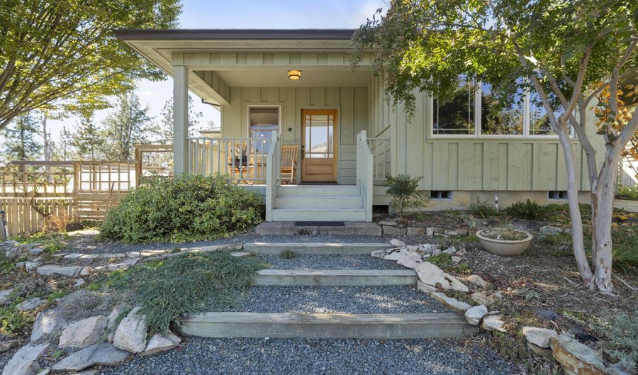 305 Myer Creek Rd, Ashland, OR 97520 - 2 Beds, 2 Bath