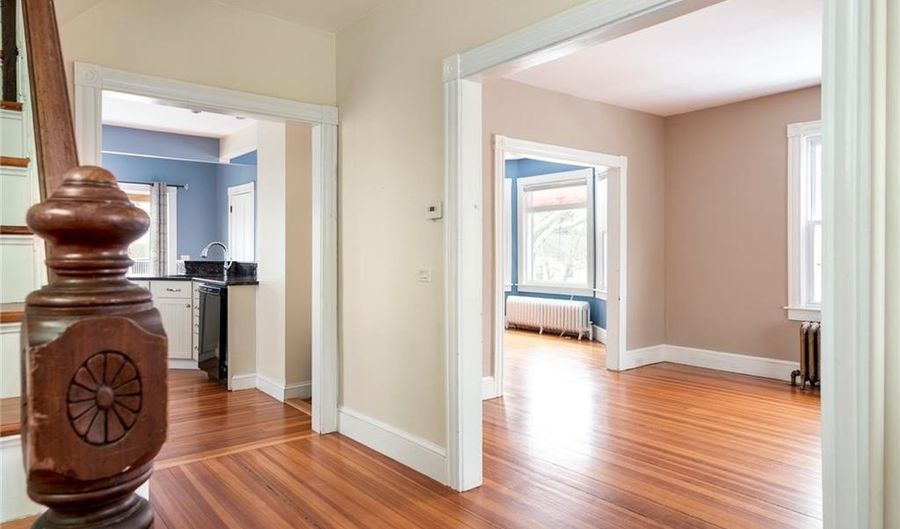 5 Cummings Rd, Newport, RI 02840 - 3 Beds, 2 Bath