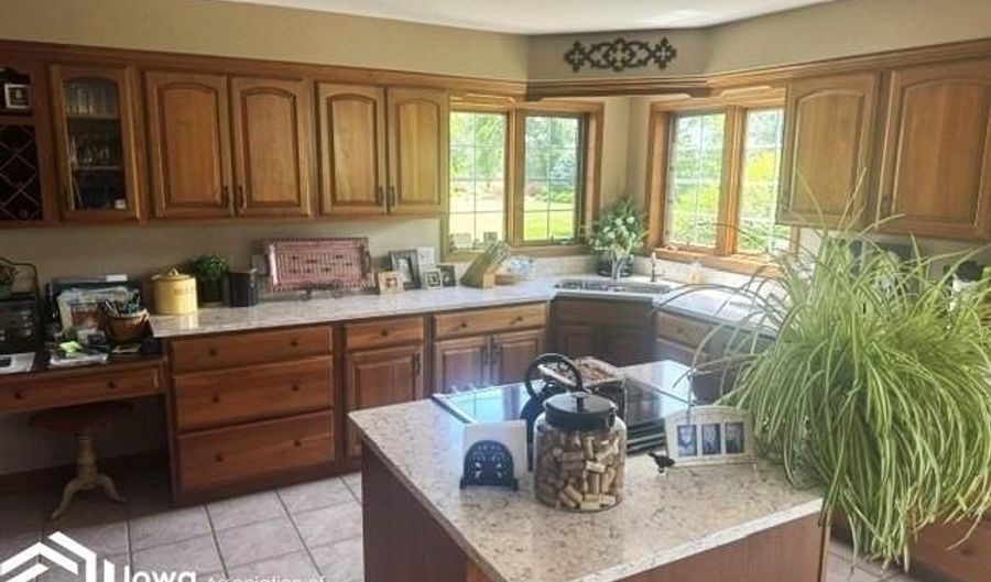 1511 W Valleyview Dr, Algona, IA 50511 - 5 Beds, 5 Bath