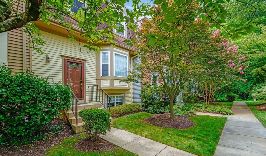 7930 PEYTON FOREST Trl, Annandale, VA 22003 - 4 Beds, 4 Bath