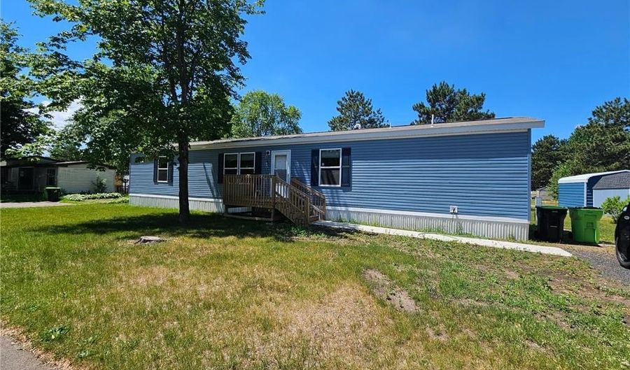 517 Begonia Ln, Altoona, WI 54720 - 3 Beds, 2 Bath