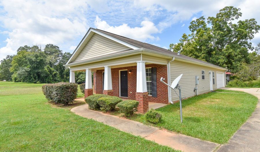 202 Northside Dr, Barnesville, GA 30204 - 3 Beds, 2 Bath